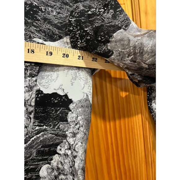 Burberry Women’s Chava Dreamscape Print Silk Oversized Shirt Size 8 - Picture 7 of 7